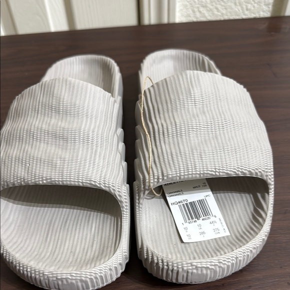 Brand New Addidas Adilette Men’s Size 10 - Picture 1 of 3
